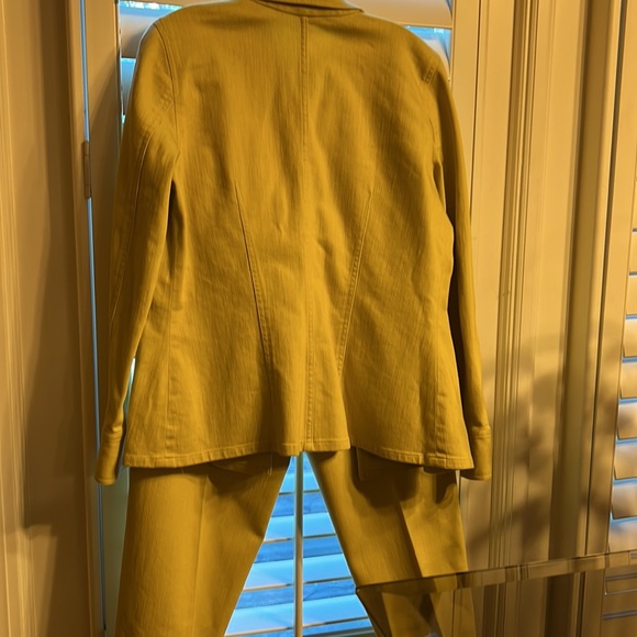 2pc99% 1% spandex Ellen Tracy pants and jacket - Picture 9 of 9